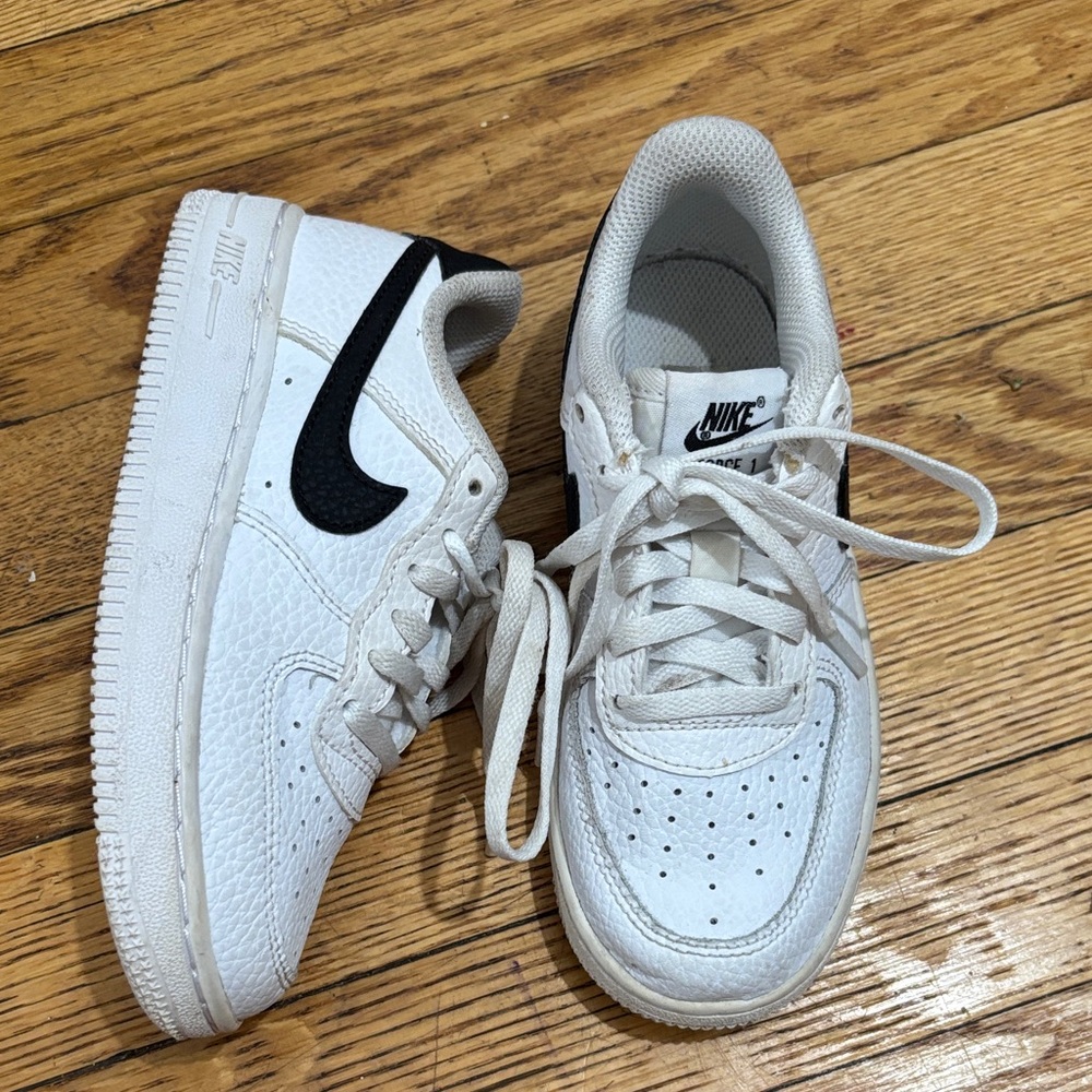 Nike White and Black Sneakers